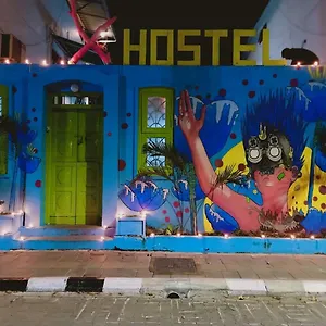  Hostel Xhostel